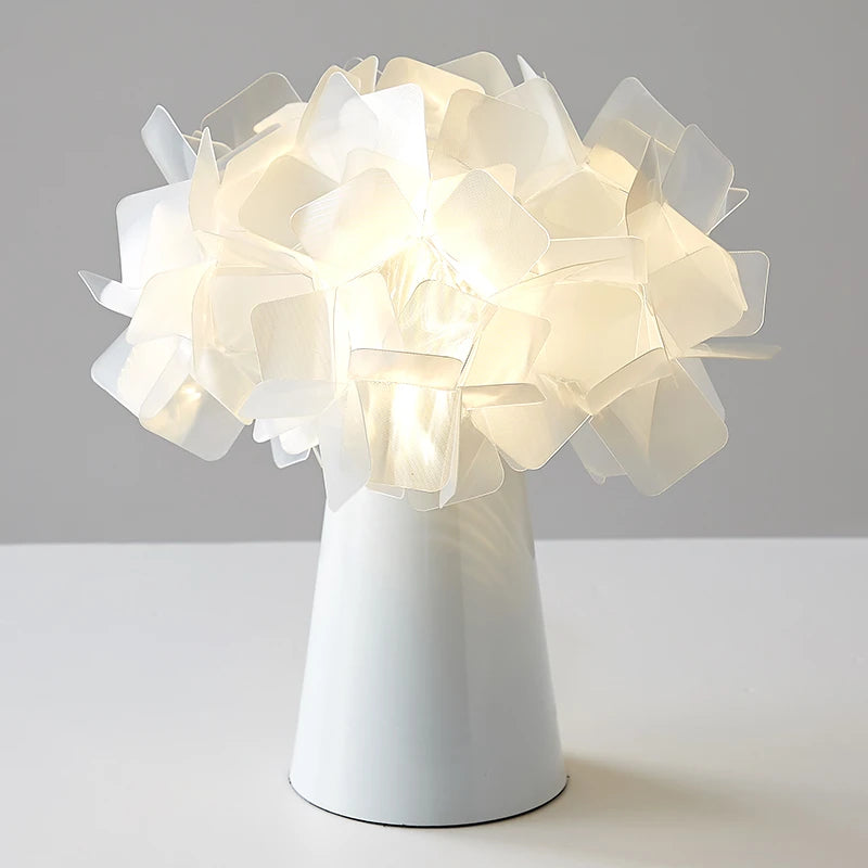 Clizia Bloom™ – Lampa, która kwitnie na biurku