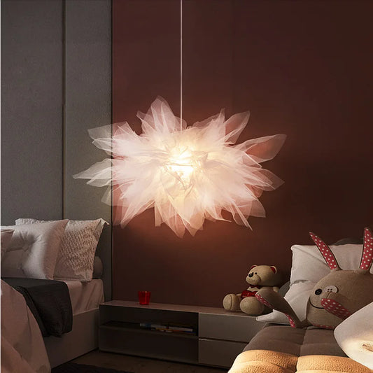 Gauzella™ – Lampa, która wygląda jak tiulowy sen na suficie