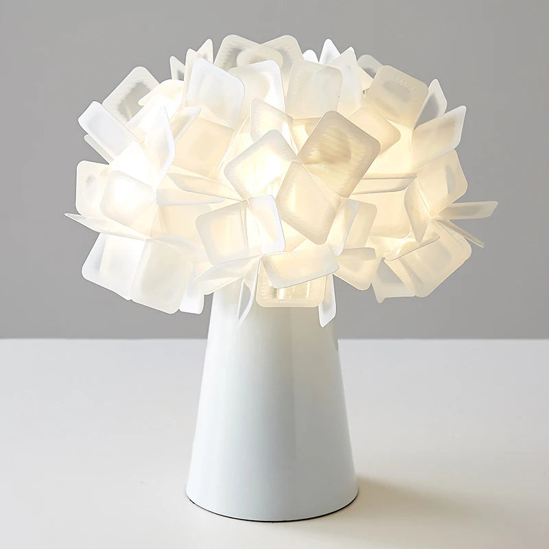 Clizia Bloom™ – Lampa, która kwitnie na biurku