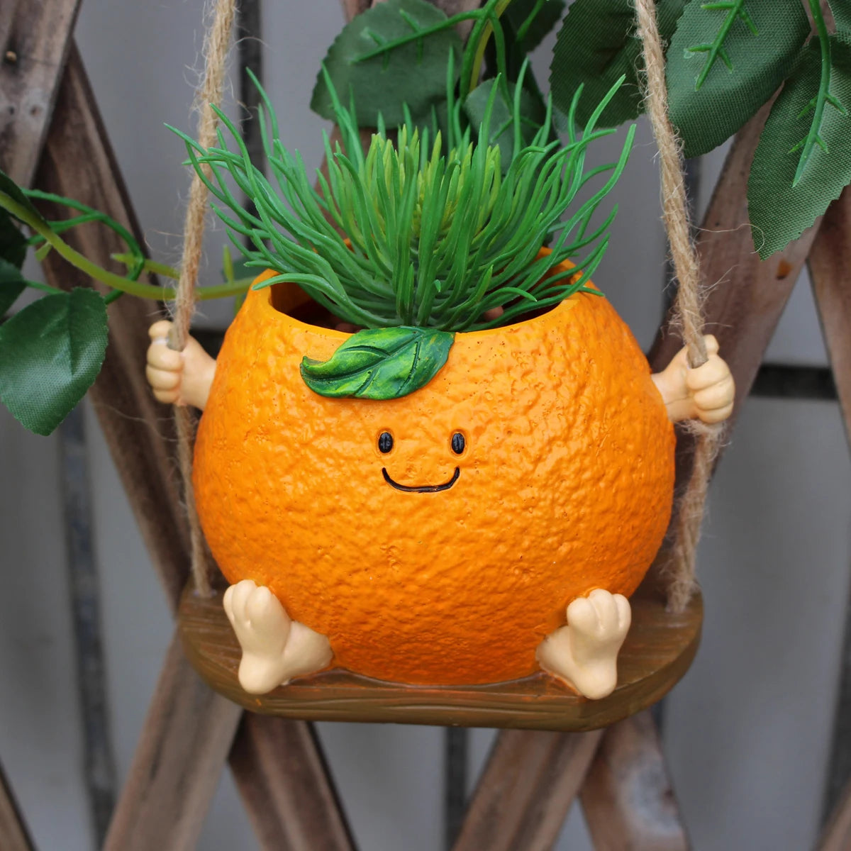 Uśmiechnięta Pomarańcza™ – Zwisający Elf Koszykowy 🍊🧚