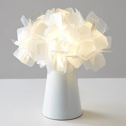 Clizia Bloom™ – Lampa, która kwitnie na biurku