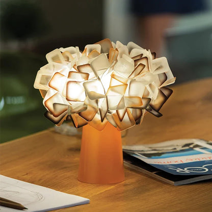Clizia Bloom™ – Lampa, która kwitnie na biurku